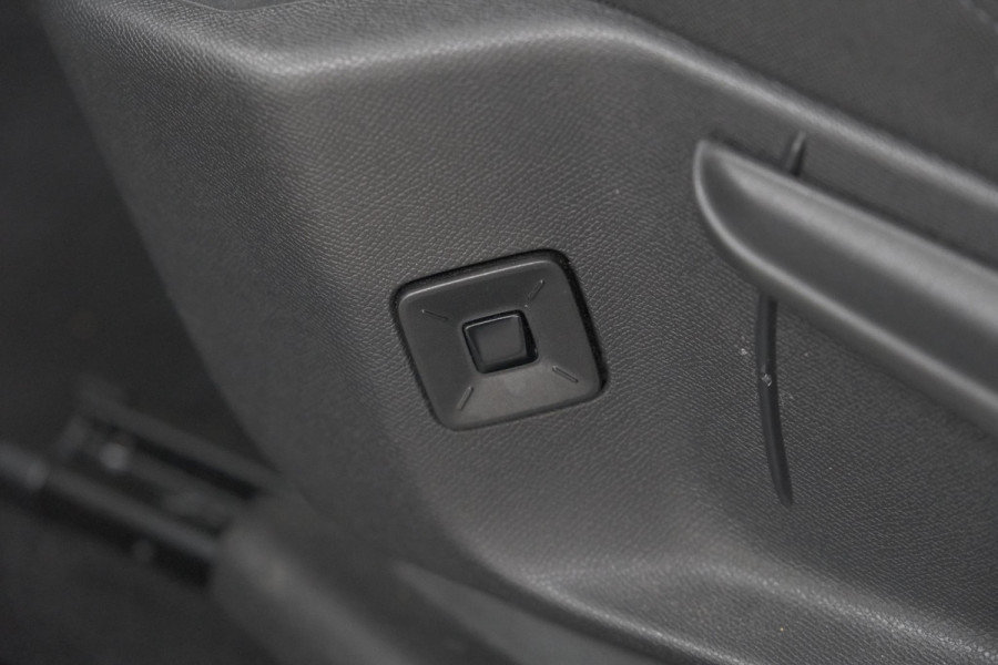 Peugeot 3008 Hybrid 136 e-DSC6 Allure | Camera | Apple Carplay | Parkeersensoren Peugeot 3008 Hybrid 136 e-DSC6 Allure | Camera | Apple Carplay | Parkeersensoren