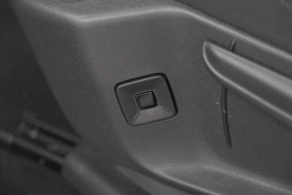 Peugeot 3008 Hybrid 136 e-DSC6 Allure | Camera | Apple Carplay | Parkeersensoren Peugeot 3008 Hybrid 136 e-DSC6 Allure | Camera | Apple Carplay | Parkeersensoren