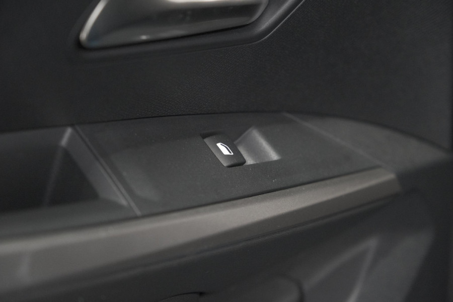 Peugeot 3008 Hybrid 136 e-DSC6 Allure | Camera | Apple Carplay | Parkeersensoren Peugeot 3008 Hybrid 136 e-DSC6 Allure | Camera | Apple Carplay | Parkeersensoren