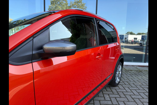 Volkswagen up! 1.0 BMT cross up! - Parkeerhulp - Climate - Cruise - Winterpakket - Org.NL