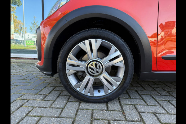 Volkswagen up! 1.0 BMT cross up! - Parkeerhulp - Climate - Cruise - Winterpakket - Org.NL