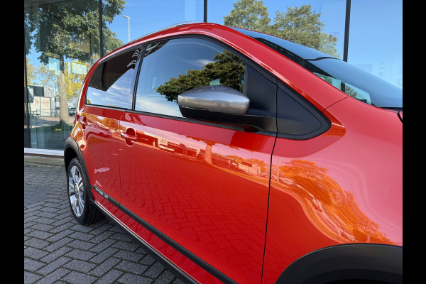 Volkswagen up! 1.0 BMT cross up! - Parkeerhulp - Climate - Cruise - Winterpakket - Org.NL