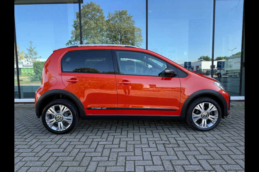 Volkswagen up! 1.0 BMT cross up! - Parkeerhulp - Climate - Cruise - Winterpakket - Org.NL
