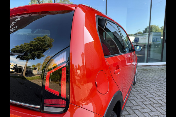 Volkswagen up! 1.0 BMT cross up! - Parkeerhulp - Climate - Cruise - Winterpakket - Org.NL