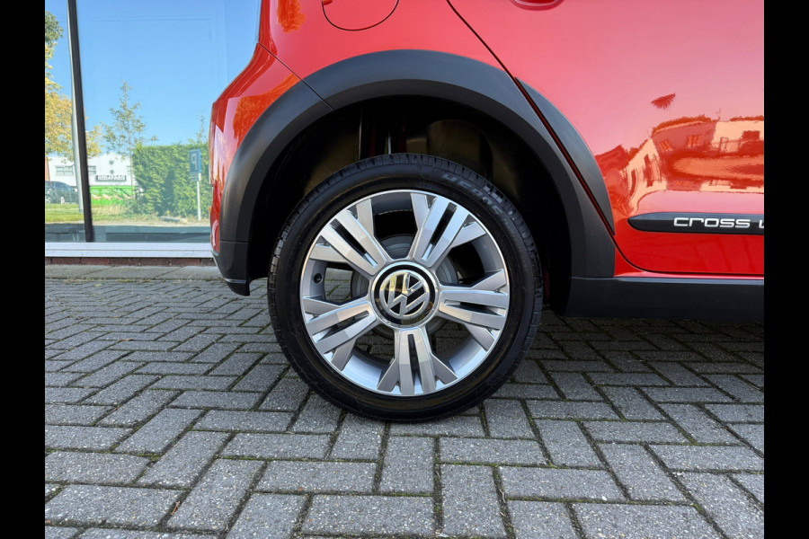 Volkswagen up! 1.0 BMT cross up! - Parkeerhulp - Climate - Cruise - Winterpakket - Org.NL