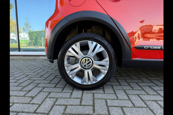 Volkswagen up! 1.0 BMT cross up! - Parkeerhulp - Climate - Cruise - Winterpakket - Org.NL