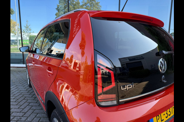 Volkswagen up! 1.0 BMT cross up! - Parkeerhulp - Climate - Cruise - Winterpakket - Org.NL