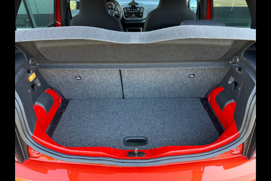 Volkswagen up! 1.0 BMT cross up! - Parkeerhulp - Climate - Cruise - Winterpakket - Org.NL