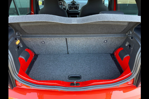 Volkswagen up! 1.0 BMT cross up! - Parkeerhulp - Climate - Cruise - Winterpakket - Org.NL
