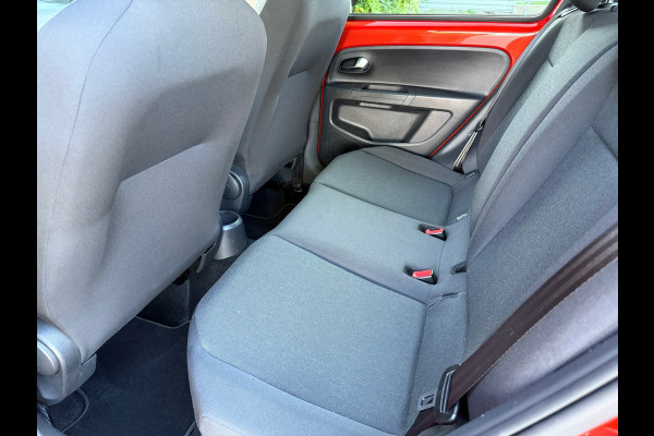Volkswagen up! 1.0 BMT cross up! - Parkeerhulp - Climate - Cruise - Winterpakket - Org.NL