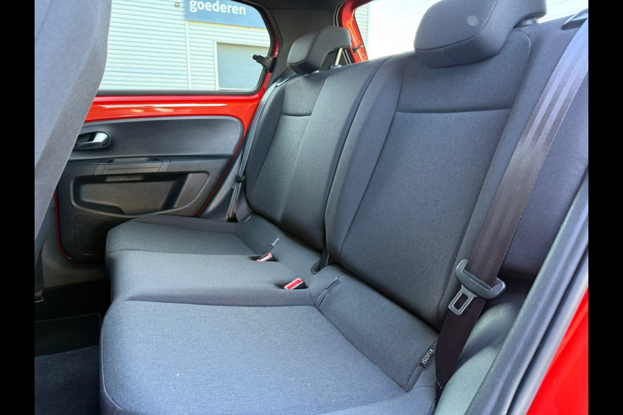 Volkswagen up! 1.0 BMT cross up! - Parkeerhulp - Climate - Cruise - Winterpakket - Org.NL