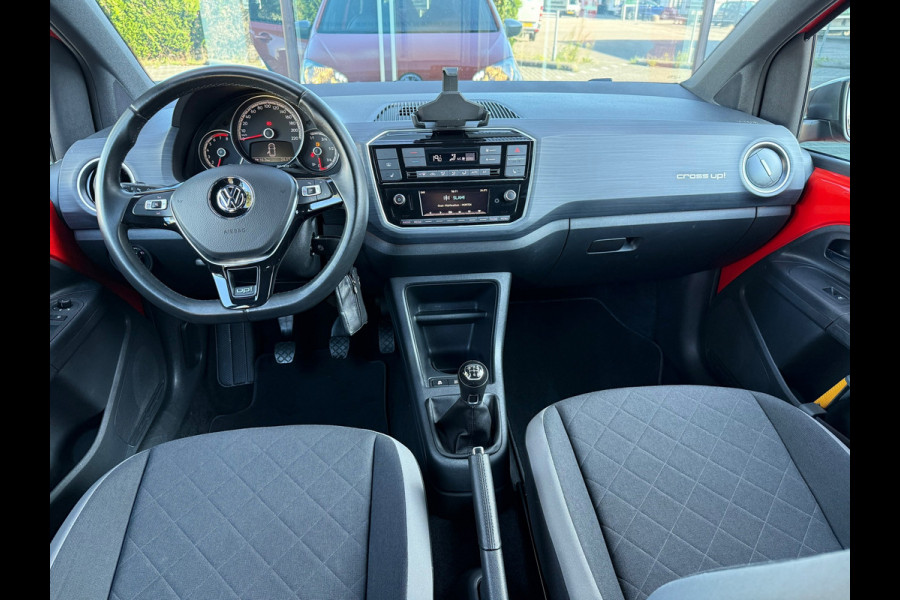 Volkswagen up! 1.0 BMT cross up! - Parkeerhulp - Climate - Cruise - Winterpakket - Org.NL