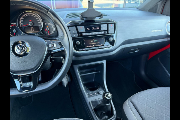 Volkswagen up! 1.0 BMT cross up! - Parkeerhulp - Climate - Cruise - Winterpakket - Org.NL