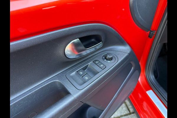 Volkswagen up! 1.0 BMT cross up! - Parkeerhulp - Climate - Cruise - Winterpakket - Org.NL