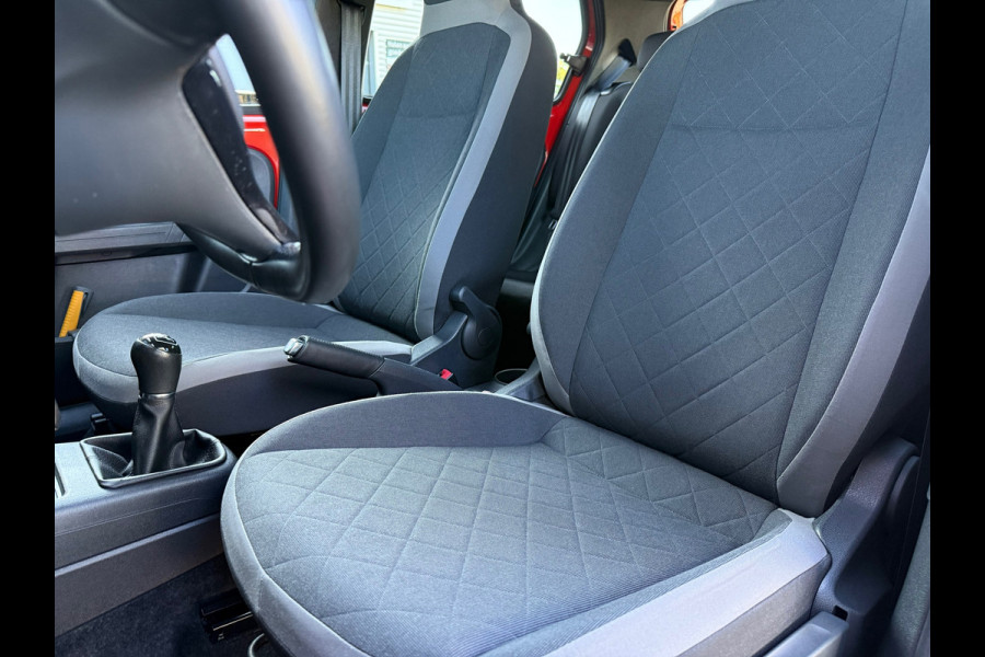Volkswagen up! 1.0 BMT cross up! - Parkeerhulp - Climate - Cruise - Winterpakket - Org.NL