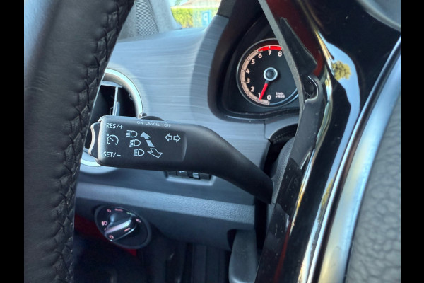 Volkswagen up! 1.0 BMT cross up! - Parkeerhulp - Climate - Cruise - Winterpakket - Org.NL