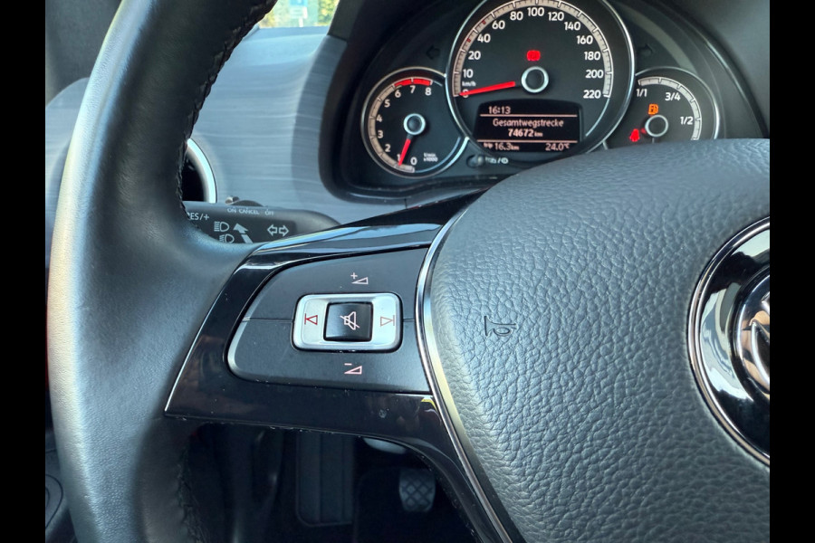Volkswagen up! 1.0 BMT cross up! - Parkeerhulp - Climate - Cruise - Winterpakket - Org.NL