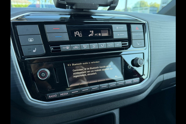 Volkswagen up! 1.0 BMT cross up! - Parkeerhulp - Climate - Cruise - Winterpakket - Org.NL