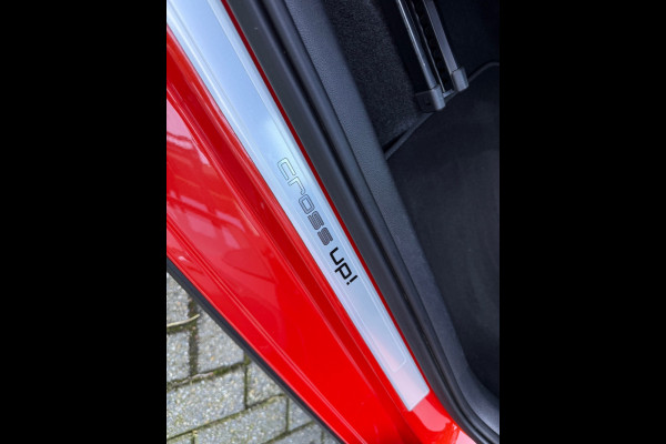 Volkswagen up! 1.0 BMT cross up! - Parkeerhulp - Climate - Cruise - Winterpakket - Org.NL