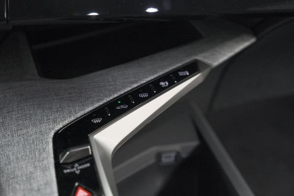 Peugeot 3008 Hybrid 136 e-DSC6 Allure | Camera | Apple Carplay | Parkeersensoren Peugeot 3008 Hybrid 136 e-DSC6 Allure | Camera | Apple Carplay | Parkeersensoren