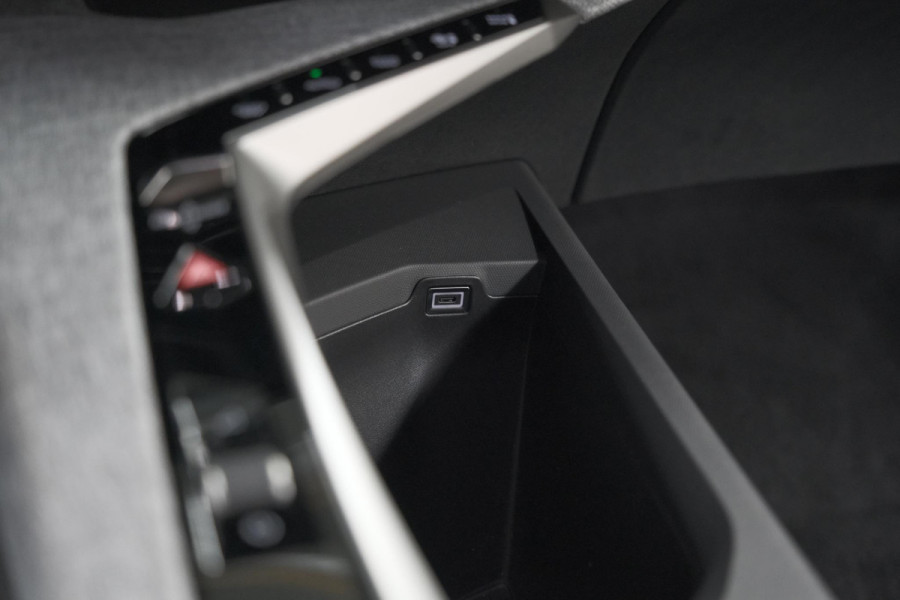 Peugeot 3008 Hybrid 136 e-DSC6 Allure | Camera | Apple Carplay | Parkeersensoren Peugeot 3008 Hybrid 136 e-DSC6 Allure | Camera | Apple Carplay | Parkeersensoren