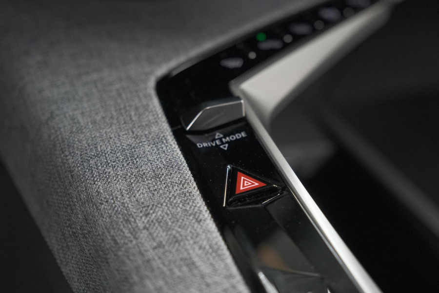 Peugeot 3008 Hybrid 136 e-DSC6 Allure | Camera | Apple Carplay | Parkeersensoren Peugeot 3008 Hybrid 136 e-DSC6 Allure | Camera | Apple Carplay | Parkeersensoren