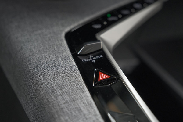 Peugeot 3008 Hybrid 136 e-DSC6 Allure | Camera | Apple Carplay | Parkeersensoren Peugeot 3008 Hybrid 136 e-DSC6 Allure | Camera | Apple Carplay | Parkeersensoren