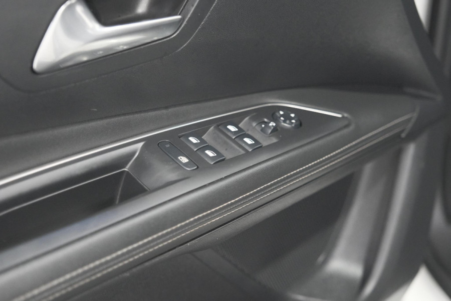 Peugeot 3008 PureTech 130 Allure | Camera | Dodehoekdetectie | Elektronische Kofferklep | Apple Carplay Peugeot 3008 PureTech 130 Allure | Camera | Dodehoekdetectie | Elektronische Kofferklep | Apple Carplay