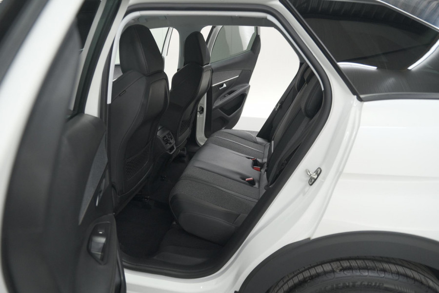 Peugeot 3008 PureTech 130 Allure | Camera | Dodehoekdetectie | Elektronische Kofferklep | Apple Carplay Peugeot 3008 PureTech 130 Allure | Camera | Dodehoekdetectie | Elektronische Kofferklep | Apple Carplay