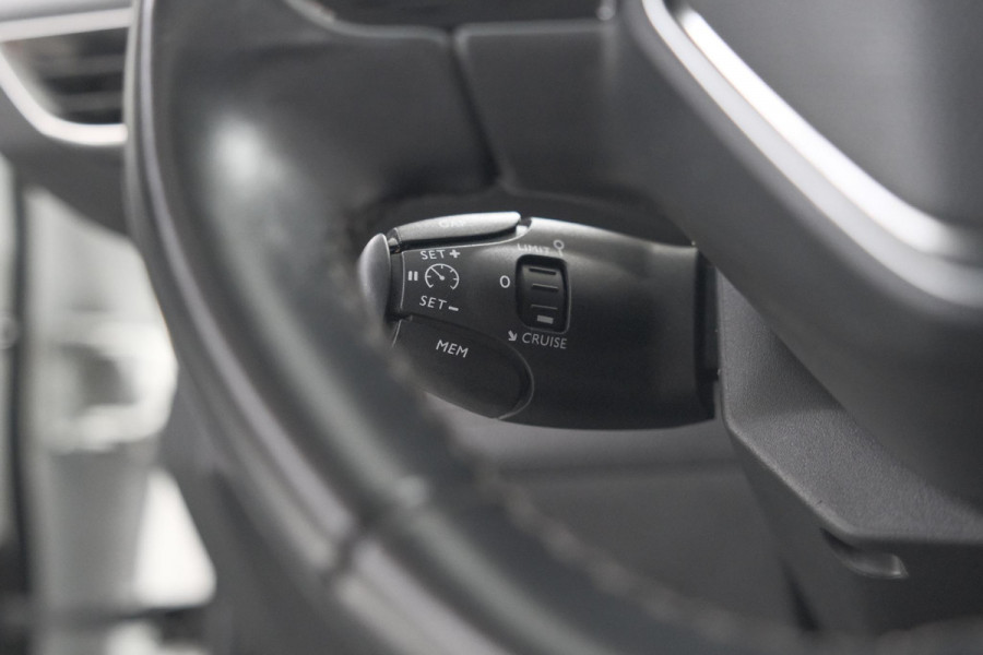 Peugeot 3008 PureTech 130 Allure | Camera | Dodehoekdetectie | Elektronische Kofferklep | Apple Carplay Peugeot 3008 PureTech 130 Allure | Camera | Dodehoekdetectie | Elektronische Kofferklep | Apple Carplay