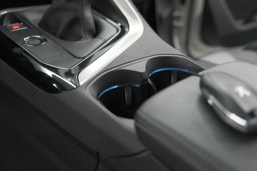 Peugeot 3008 PureTech 130 Allure | Camera | Dodehoekdetectie | Elektronische Kofferklep | Apple Carplay Peugeot 3008 PureTech 130 Allure | Camera | Dodehoekdetectie | Elektronische Kofferklep | Apple Carplay