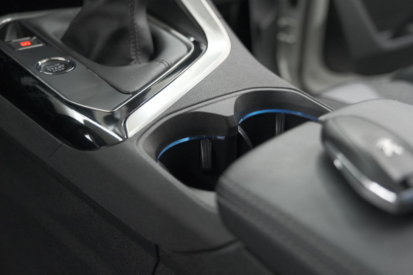 Peugeot 3008 PureTech 130 Allure | Camera | Dodehoekdetectie | Elektronische Kofferklep | Apple Carplay Peugeot 3008 PureTech 130 Allure | Camera | Dodehoekdetectie | Elektronische Kofferklep | Apple Carplay