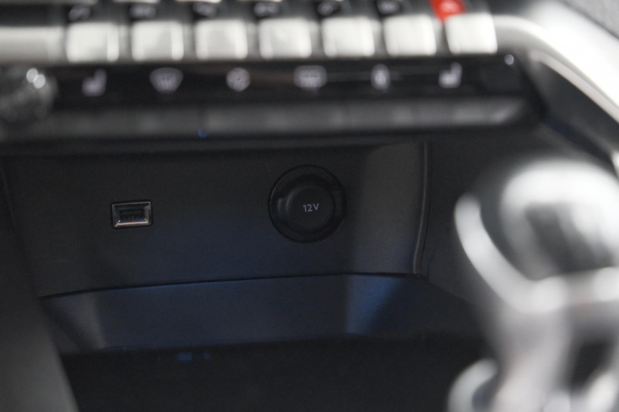 Peugeot 3008 PureTech 130 Allure | Camera | Dodehoekdetectie | Elektronische Kofferklep | Apple Carplay Peugeot 3008 PureTech 130 Allure | Camera | Dodehoekdetectie | Elektronische Kofferklep | Apple Carplay