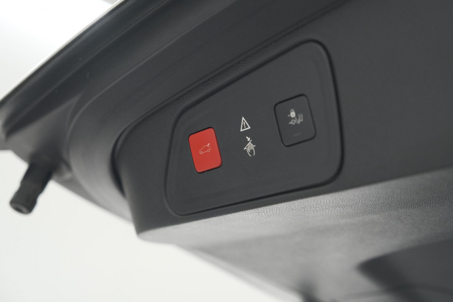 Peugeot 3008 PureTech 130 Allure | Camera | Dodehoekdetectie | Elektronische Kofferklep | Apple Carplay Peugeot 3008 PureTech 130 Allure | Camera | Dodehoekdetectie | Elektronische Kofferklep | Apple Carplay
