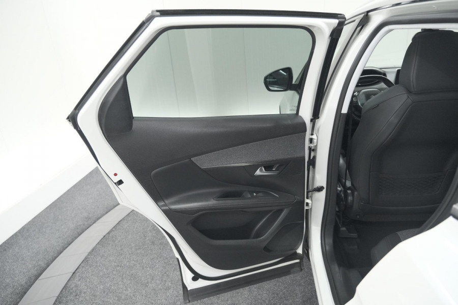Peugeot 3008 PureTech 130 Allure | Camera | Dodehoekdetectie | Elektronische Kofferklep | Apple Carplay Peugeot 3008 PureTech 130 Allure | Camera | Dodehoekdetectie | Elektronische Kofferklep | Apple Carplay
