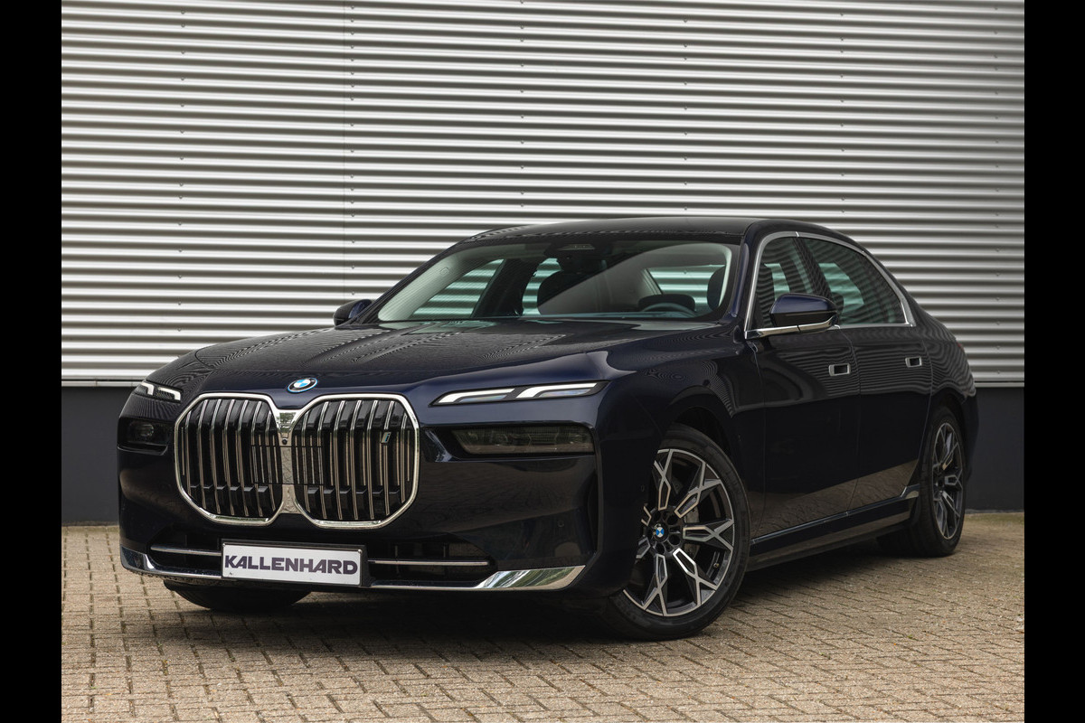 BMW i7 xDrive60 - Stoelverwarming voor + achter - Head-up Display - 106kWh BMW i7 xDrive60 - Stoelverwarming voor + achter - Head-up Display - 106kWh