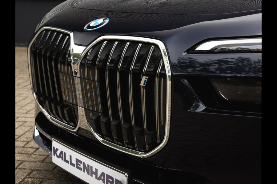 BMW i7 xDrive60 - Stoelverwarming voor + achter - Head-up Display - 106kWh