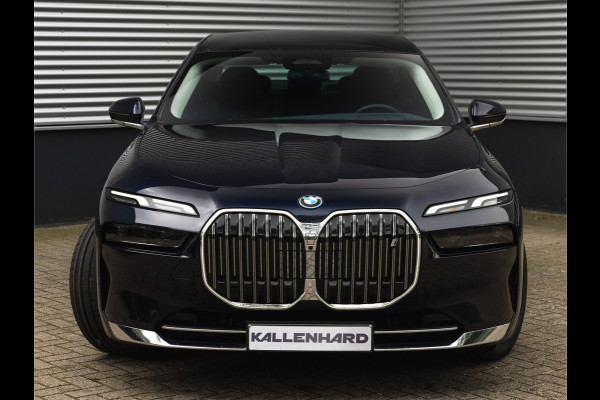 BMW i7 xDrive60 - Stoelverwarming voor + achter - Head-up Display - 106kWh