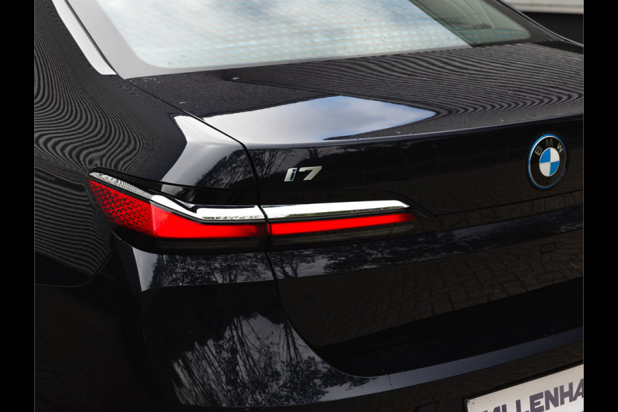 BMW i7 xDrive60 - Stoelverwarming voor + achter - Head-up Display - 106kWh
