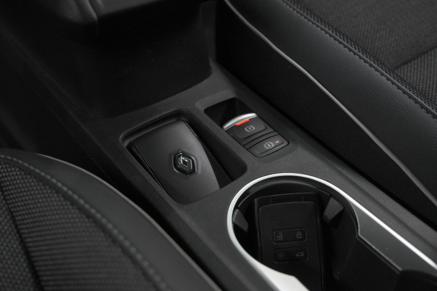 Renault Captur TCe 140 EDC Techno | Camera | 9.3 Inch Groot Scherm | Stoelverwarming | Apple Carplay