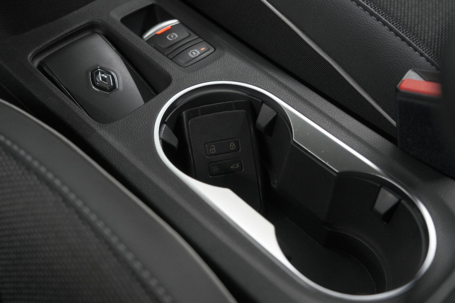 Renault Captur TCe 140 EDC Techno | Camera | 9.3 Inch Groot Scherm | Stoelverwarming | Apple Carplay