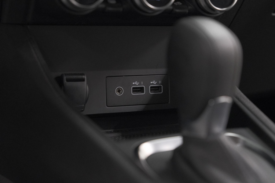 Renault Captur TCe 140 EDC Techno | Camera | 9.3 Inch Groot Scherm | Stoelverwarming | Apple Carplay