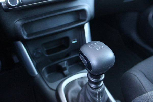 Citroën C3 Aircross 1.2 110PK C-SERIES | NAVIGATIE | APPLE CARPLAY/ANDROID AUTO | LICHTMETALEN VELGEN | CRUISE CONTROL | DAB+ RADIO | CLIMATE CONTROL | PARKEER SENSOREN ACHTER | ZWART DAK |