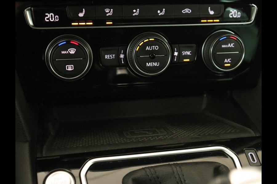 Volkswagen Passat 1.5 TSI Elegance Business R | Leder/Alcantara | Keyless | Stoelverwarming | Carplay | Navigatie | Full LED | Getint glas | Climate control | Virtual Cockpit