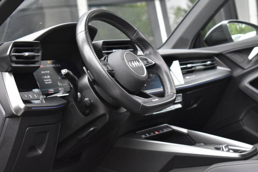 Audi A3 Sportback 45 TFSI e Competition 3x S Line Pano Lane ACC Camera Matrix