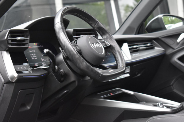 Audi A3 Sportback 45 TFSI e Competition 3x S Line Pano Lane ACC Camera Matrix