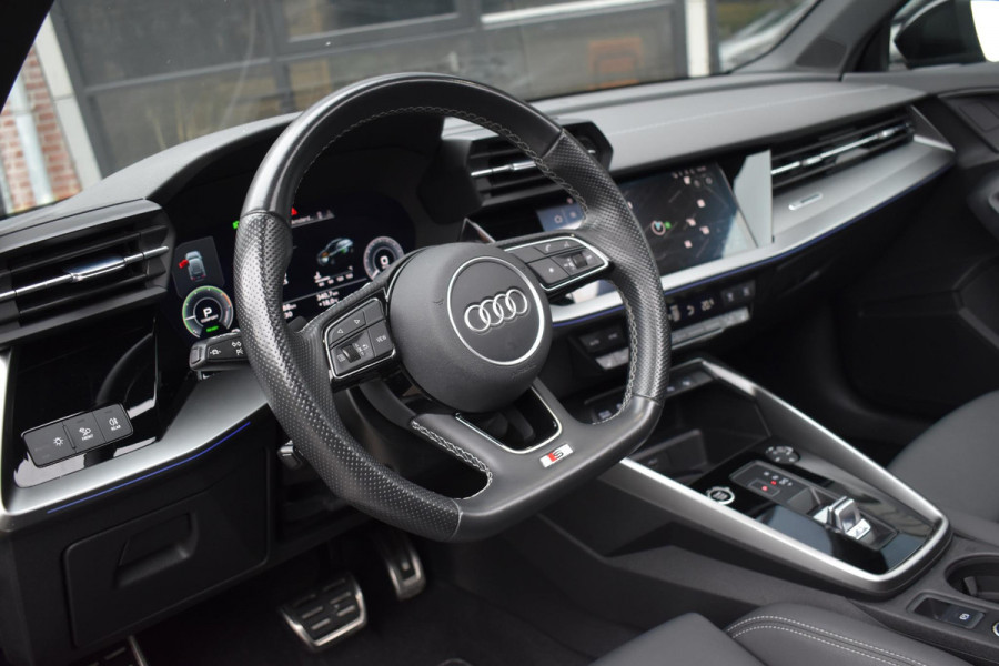 Audi A3 Sportback 45 TFSI e Competition 3x S Line Pano Lane ACC Camera Matrix