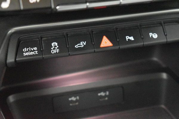 Audi A3 Sportback 45 TFSI e Competition 3x S Line Pano Lane ACC Camera Matrix