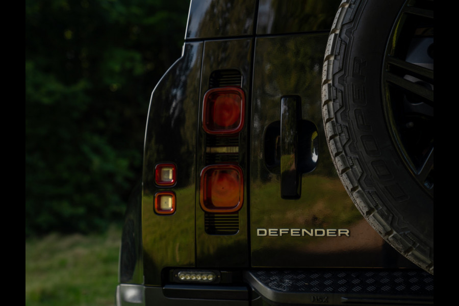 Land Rover Defender 2.0 D240 110 HSE | NL- auto | Grijs Kenteken | €54.900 EX BTW | Pano-dak | Luchtvering | Meridian Audio