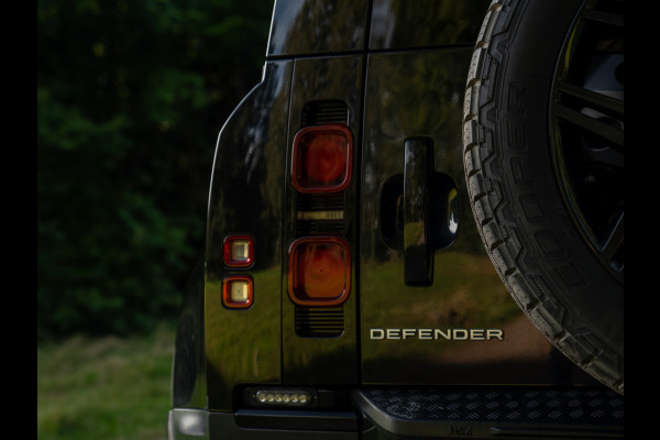 Land Rover Defender 2.0 D240 110 HSE | NL- auto | Grijs Kenteken | €54.900 EX BTW | Pano-dak | Luchtvering | Meridian Audio